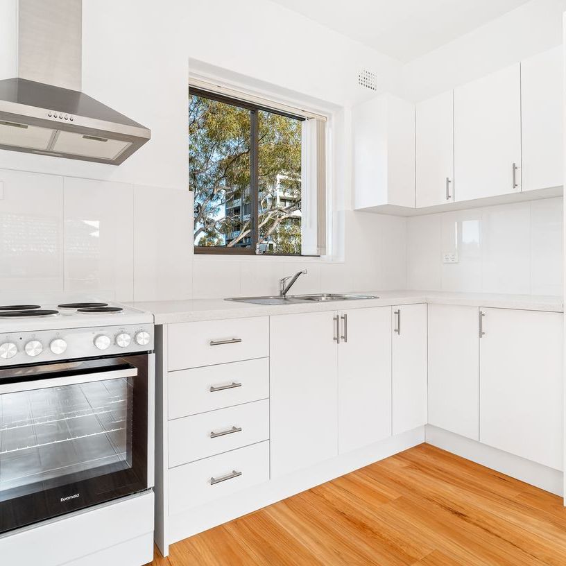 RENOVATED ONE BEDROOM UNIT IN PRIME LOCATION - Photo 1