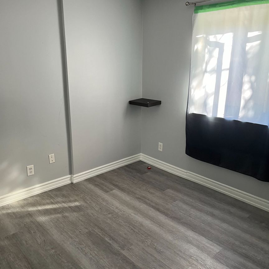 For Lease - 193 Lake Driveway N/A Unit# 117, Ajax, Ontario - Photo 1