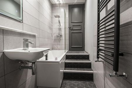 The Old Conservative Club, Irwell Terrace, Bacup - Photo 2