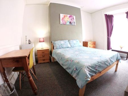 65 Monks Road, Lincoln, Lincolnsire, LN2 5HP - Photo 2