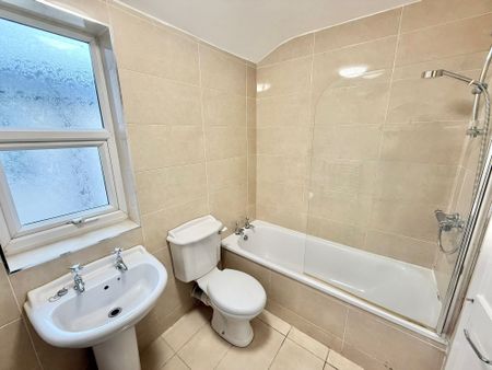 3 bed terraced house to rent in Blossom Street, Bootle, L20 - Photo 2