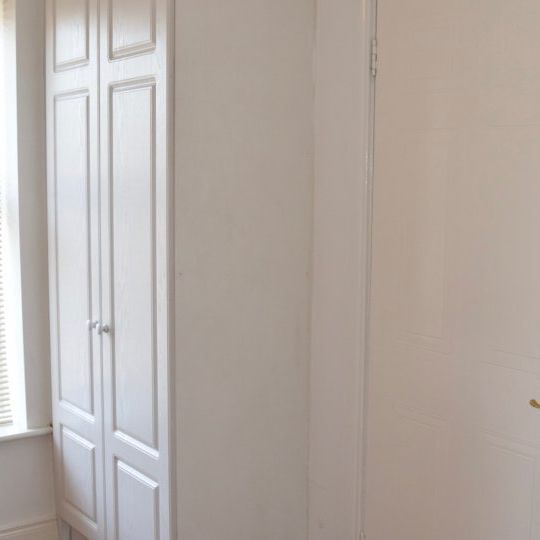 Twin room in 4-bedroom apartment in Stoneybatter, Dublin - Photo 1