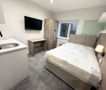 1 bedroom in a house share to rent - Photo 2