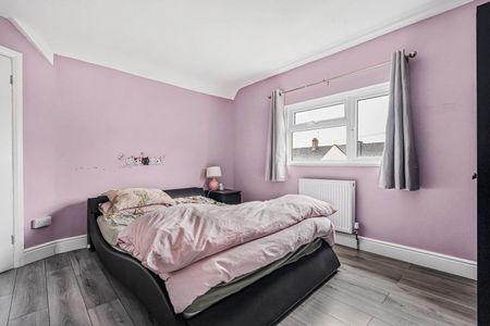 Cherry Crescent, Brentford, TW8 8NN - Photo 4