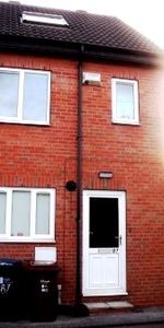 Fabulous new 3 storey town house, 4 double bedrooms - Photo 4