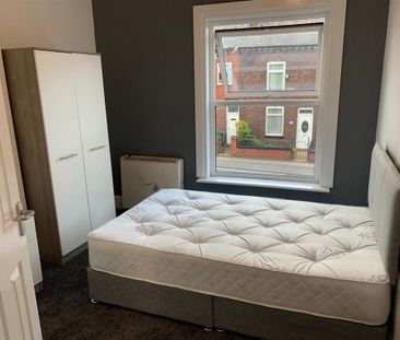 6 bedroom terraced house to rent - Photo 4