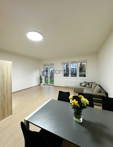 Pronájem bytu 1+kk a garsoniéry 66 m² - Fotografie 3