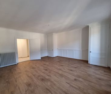 Superbe appartement entièrement rénové de 3 pièces au 2ème étage si... - Photo 1
