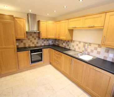 3 bedroom semi-detached house to rent - Photo 4