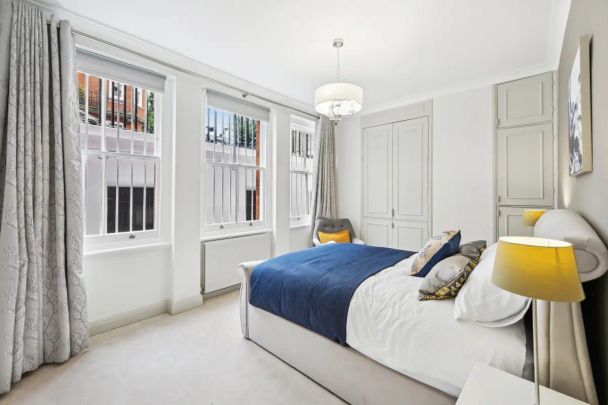 3 bedroom flat in London - Photo 1