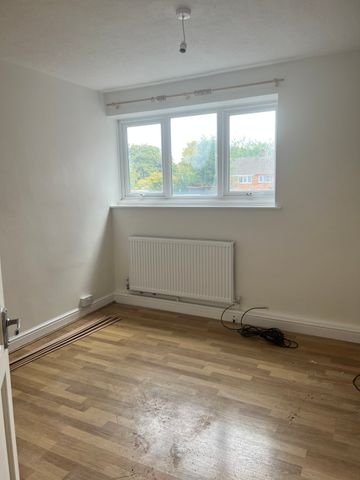 WEST BLETCHLEY - 3 BEDROOM (2bed + nursery/study) - Photo 5