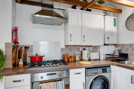 Flat To Let - Photo 5