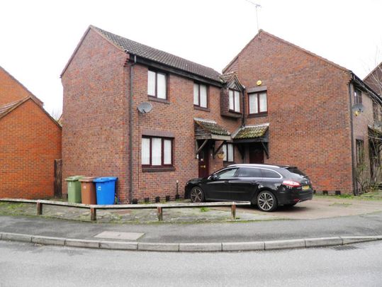 2 bedroom end of terrace house to rent - Photo 1