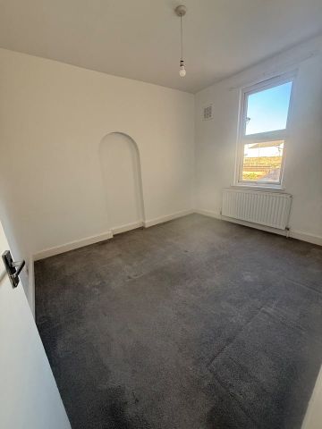 2 Bed Flat, Evelina Road, SE15 - Photo 2