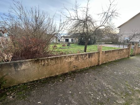 Location Maison 5 pièces 106m² LE BREUIL 71670 - Photo 2
