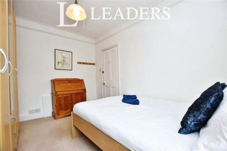 1 bedroom in a house share to rent - Photo 2