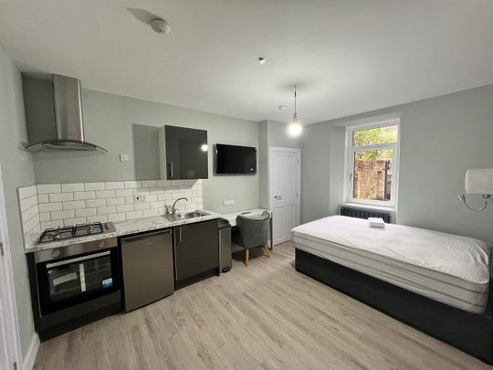 Studio Flat, Dixon Avenue, G42 - Photo 1