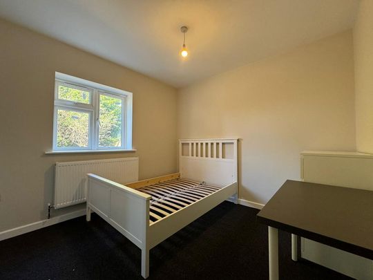 3 bedroom end of terrace house to rent - Photo 1