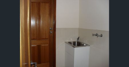2 BEDROOM REAR UNIT - Photo 3