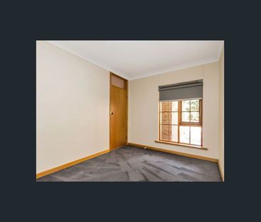 Stylish & Spacious 3-Bedroom Family Home in Paradise - Photo 1