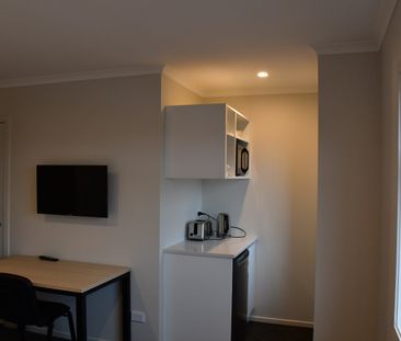 Fully furnished studio within walking distance to the CBD-POWER & W... - Photo 5