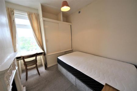 4 bedroom semi-detached house to rent - Photo 4