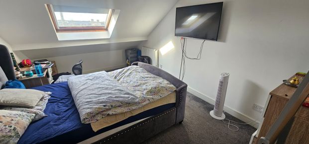 2 Bed - (F1) 78A Burley Road, Burley, LEEDS - LS3 1JP - Student - Photo 1