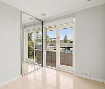 STUNNING TOP FLOOR APARTMENT WITH RIVER VIEWS - Photo 6