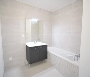 location Appartement T3 DE 58.49m² À HYERES - Photo 2