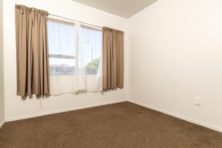 Bright, Calm & Pet-Friendly Home in Glendene - Photo 3