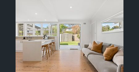 Renovated modernist family home in sought-after position - Photo 5