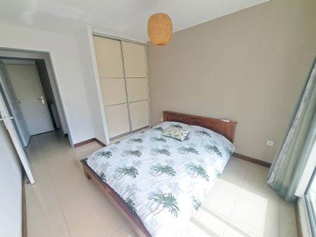 Location Appartement 2 pièces 42m² ST DENIS 97490 - Photo 2
