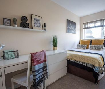 1 bedroom in a house share to rent - Photo 2