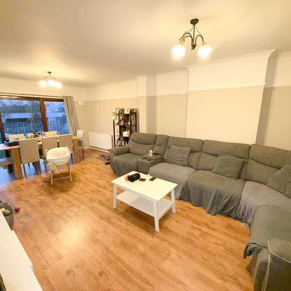 Broad Walk, Hockley, SS5 - Photo 1