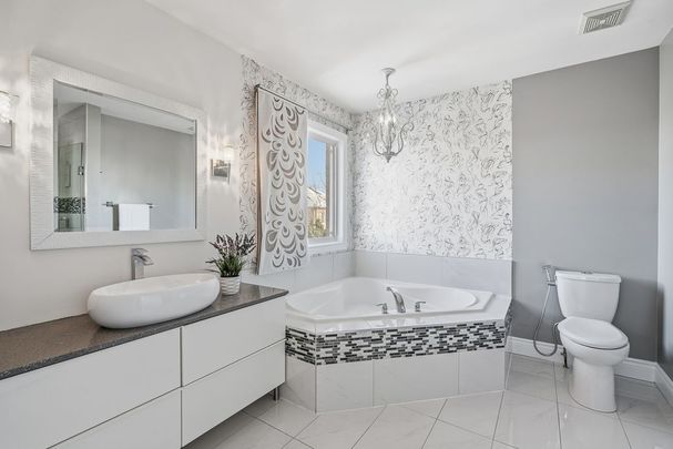 For Lease - 98 Lowther Avenue Unit# Main, Richmond Hill, Ontario - Photo 1