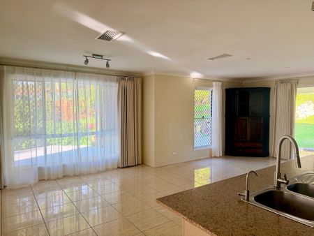 Rare Double-Storey Ex-Display Home With 5 Bedrooms, 3 Living Areas & Large Yard - Photo 4