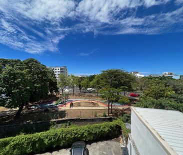 Location Appartement 3 pièces 74m² ST DENIS 97400 - Photo 6