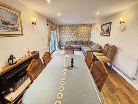 Etton Close, Hornchurch, RM12 - Photo 2