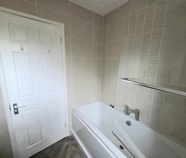 4 bedroom semi-detached house to rent - Photo 5