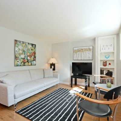 Bright 2bdrm suite - Cook St Village - Photo 4