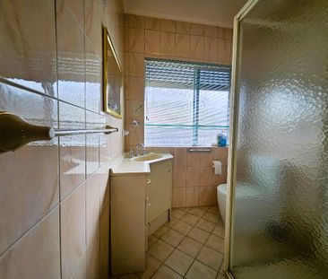 915 Centre Road, Bentleigh East VIC 3165 - House For Rent | Domain - Photo 1