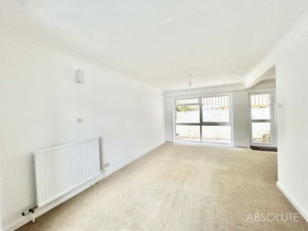 3 bed terraced town house to rent in Lisburne Square, Torquay, TQ1 - Photo 2