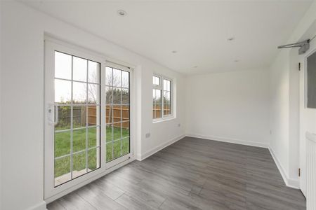 3 bedroom semi-detached house to rent - Photo 3