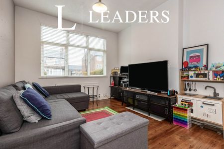 3 bedroom house to rent Gander Green Lane, Sutton, SM1 - Photo 4