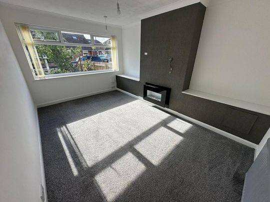 4 bedroom semi-detached bungalow to rent - Photo 1