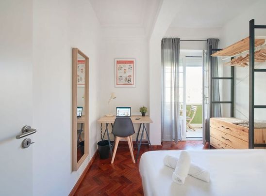 Avenida Luís Bívar, Lisbon, Lisbon 1050-145 - Photo 1