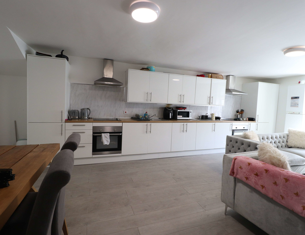 King Street Room 2 Large Double - Photo 1