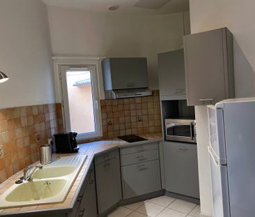 F2 MEUBLE 1ER ETAGE CENTRE VILLE ORANGE, - Photo 2