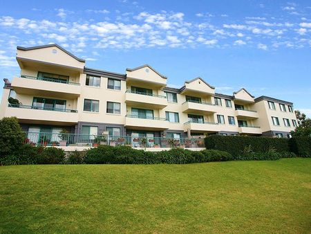 Very Bright Two Bedroom Apartment with District Views... - Photo 5