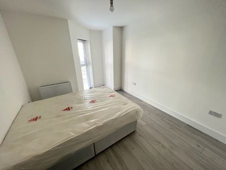 Modern 2-Bedroom, 2-Bathroom Student Apartment in Portswood, Southampton - Photo 4